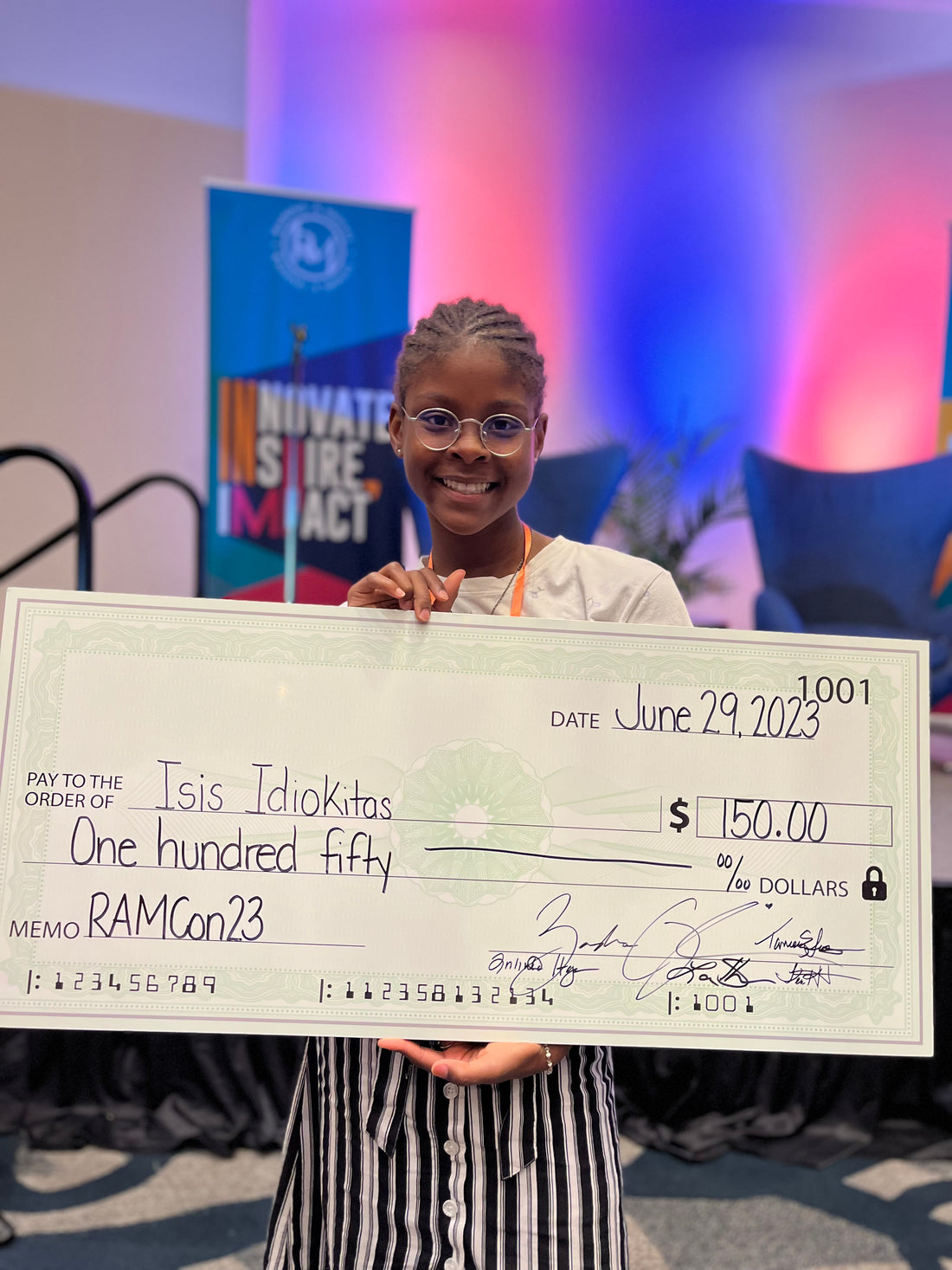 Isis of Tu Snaps with her winning pitch giant check